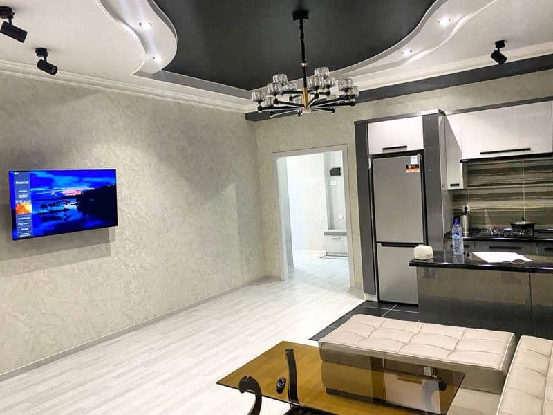 Отличное расположение дома - всё рядом - много магазинов, Це — фото 5