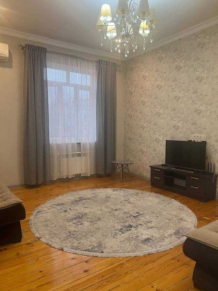 Сдается трехкомнатная квартира (3/4/4) с евроремонтом по ули