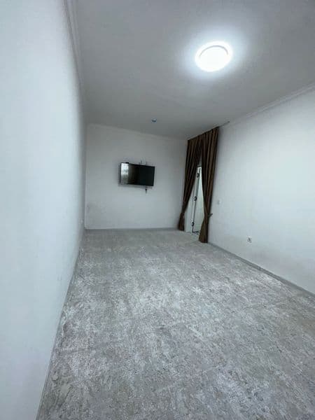 Ижарага 2 хонали квартира берилади. Уй янги холатда.Иссиқ су — фото 4