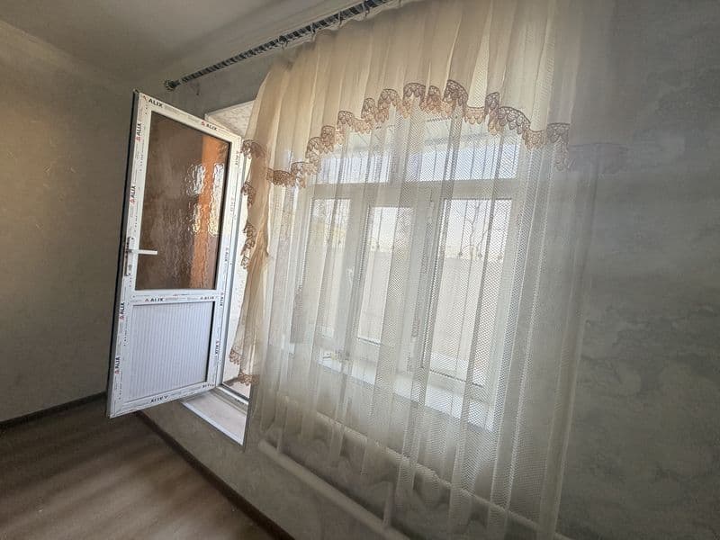 Аренда квартиры<br />
Общ<br />
180 дол + ком<br />
1/4/4<br — фото 4