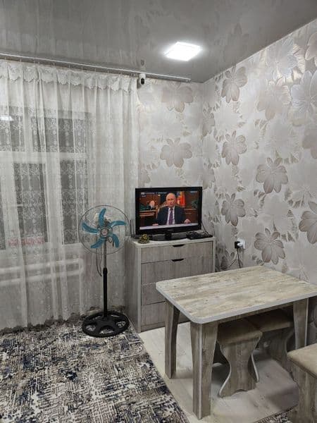 Сдам 1 комнатную квартиру в бывшем общежитие. Всё есть. 300 