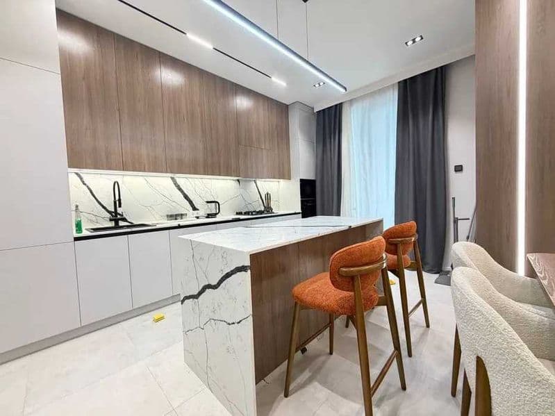 Район: Яшнабадский<br />
Ориентир: Ц-1<br />
<br />
Комнат: 