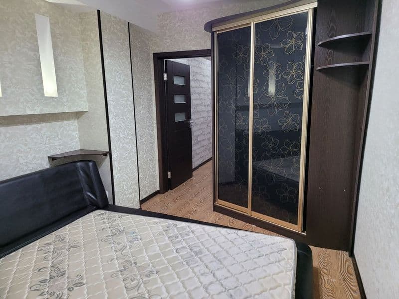 Срочно срочно сдаётся в аренду на долгий срок 4 комнатная кв — фото 4