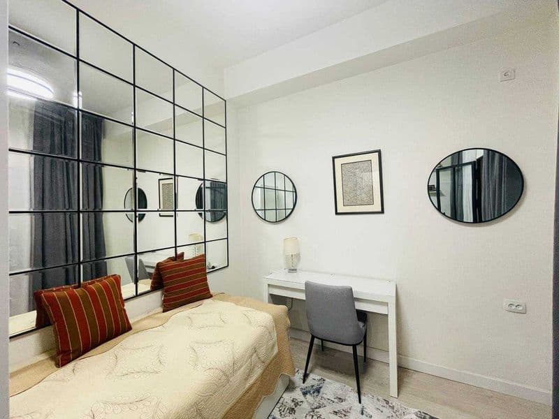 Количество комнат: 3<br />
Общая площадь: 65м²<br />
Этаж: 3