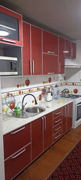 Лакатца зур жойда жойлашган 3 хона яхши инсонлага берилади о