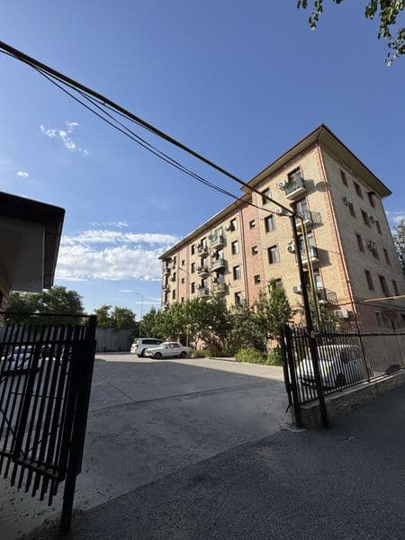 Полностью укомплектованная трёхкомнатная квартира в кирпично