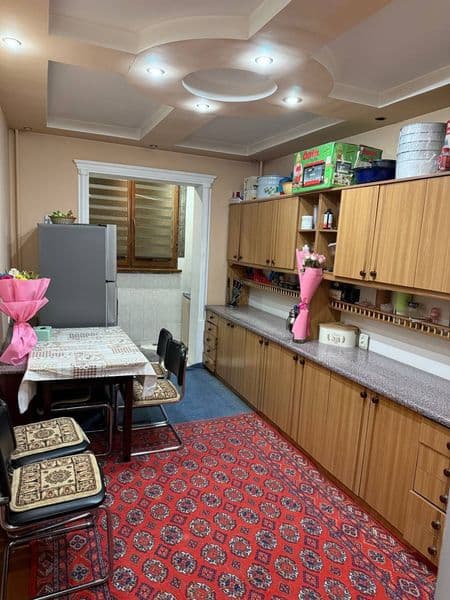 Olmazor tumani moʻljal Qorasaroy chorrahada joylashgan 2 xon