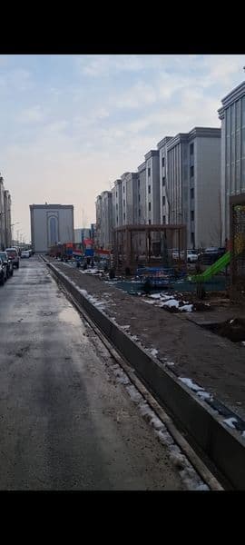 Mirzo Ulugbek tumanida Akfa Unversitetni orqa tomonida joyla