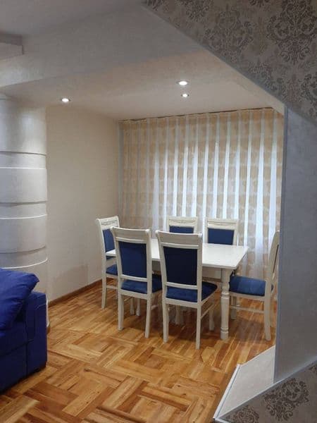 Отличное расположение дома - всё рядом - много магазинов, Це — фото 2