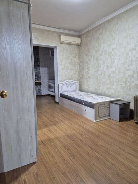 Юнусабад-19,, 3/3/5<br />
<br />
Цена 550$ - 92 кв.м<br />
< — фото 4