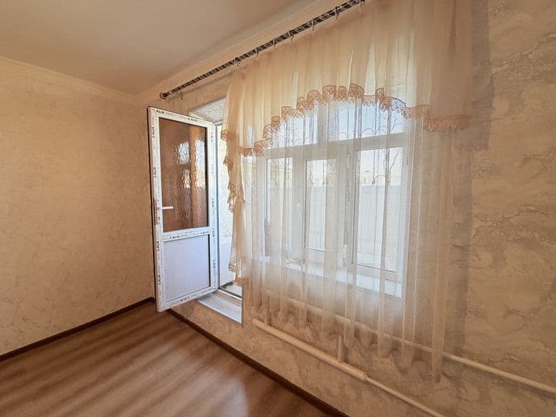 Аренда квартиры<br />
Общ<br />
180 дол + ком<br />
1/4/4<br — фото 2