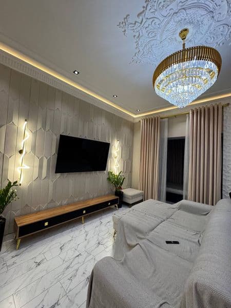 Сдается в аренду своя четырехкомнатная квартира с мебелью, т