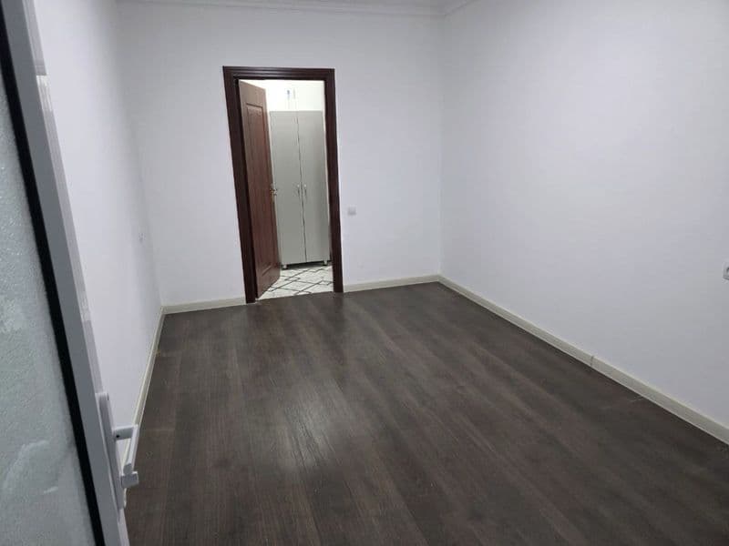 Zub texniklaga podvalda bitta xona arendaga beriladi <br />
