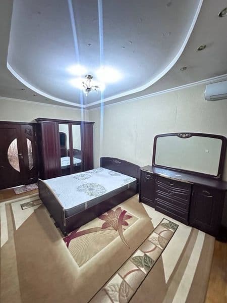 Yakkasaroy tumanida, Shota Rustaveli koʻchasi yaqinida 2 xon