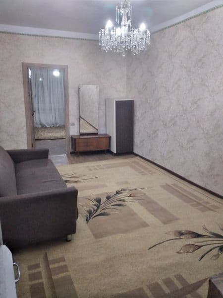 2 ком уютная квартира с обстановкой на дольгий срок. Парковк