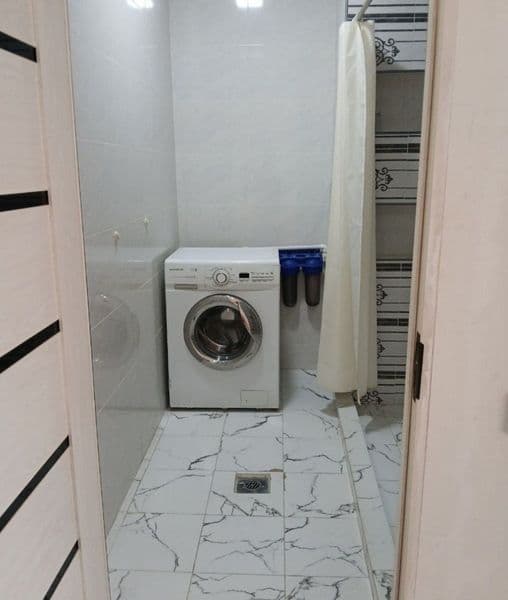 Maksim Gorkiy" B.I.Y metrosining chiqishida.<br />
Uy holati — фото 2