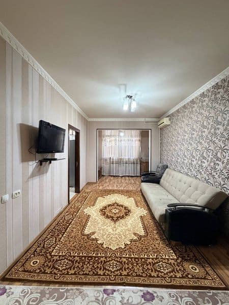 Сдается в аренду квартира с 2 комн и всеми удобствами. Рядом