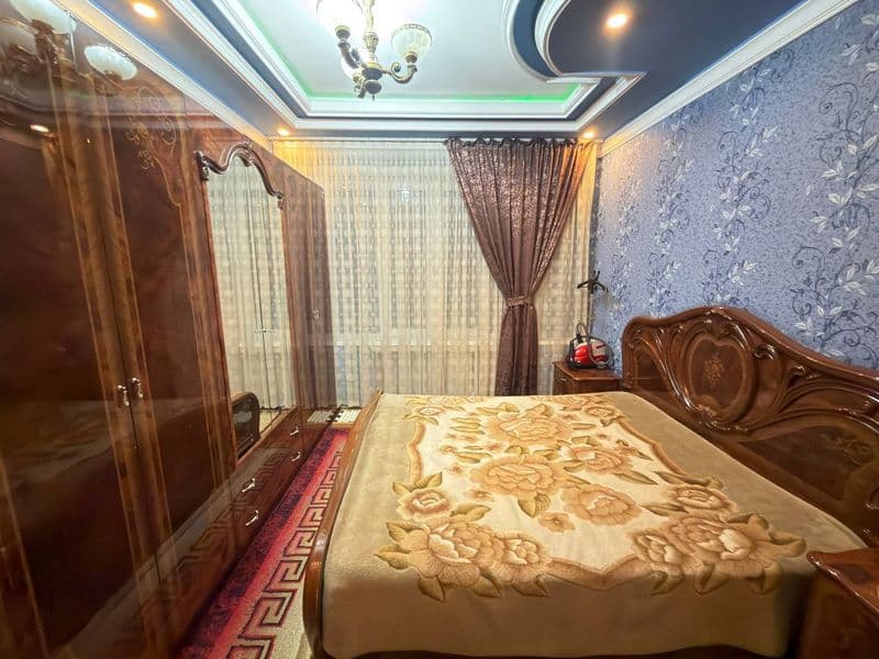 Район: Олмазор <br />
Кўча: Кора-камиш 2/4<br />
Мўлжал: Фар