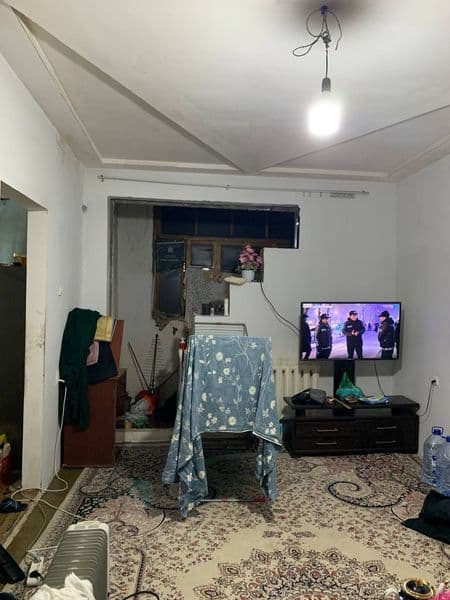 Здаецая 2 комнатная квартира массив куйлук 1 4 этаж  4 этажа