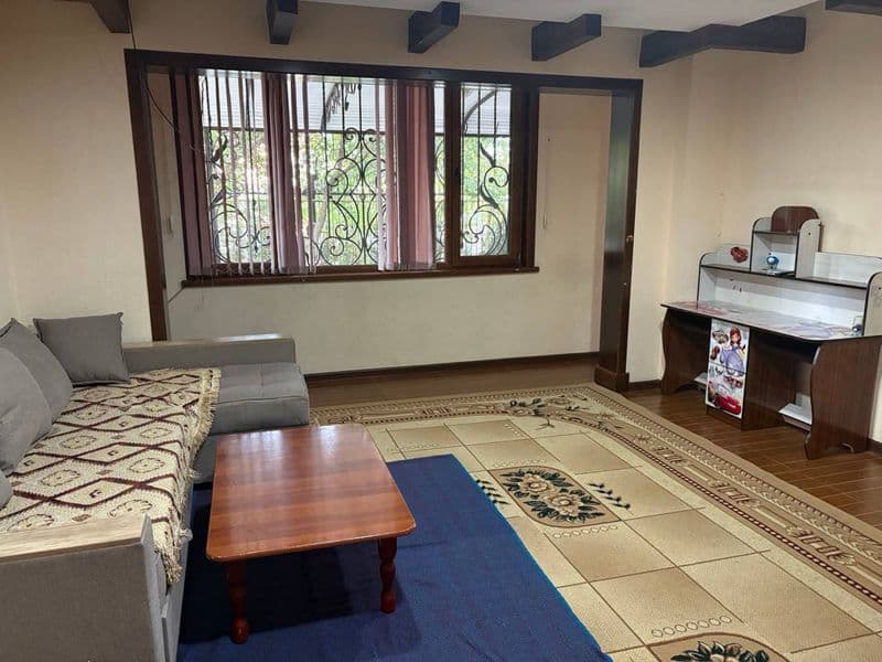 Сдается квартира в Мирзо Улугбекском районе<br />
Этаж 1 <br