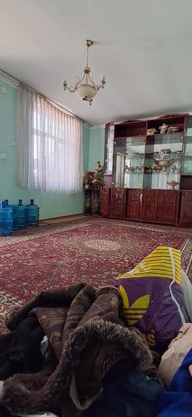 3xonali hovlida 1xona alohida ayollarga yoki oilaga beriladi — фото 2