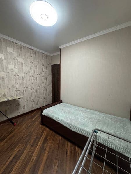 Отличное расположение дома - всё рядом - много магазинов, Це — фото 5