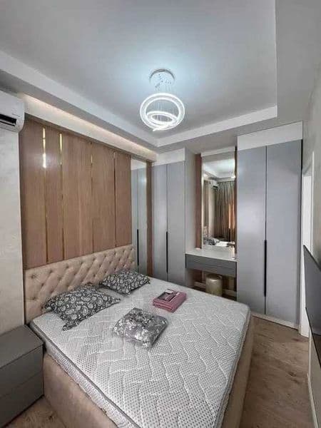 Район: Мирабадский<br />
Адрес: Айбек<br />
<br />
• Комнат: