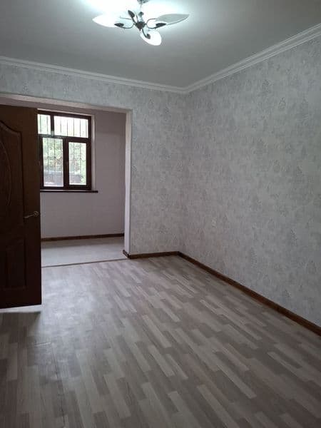 Квартира чистая без мебелью 50 м рядом рестораном Т рынок шк