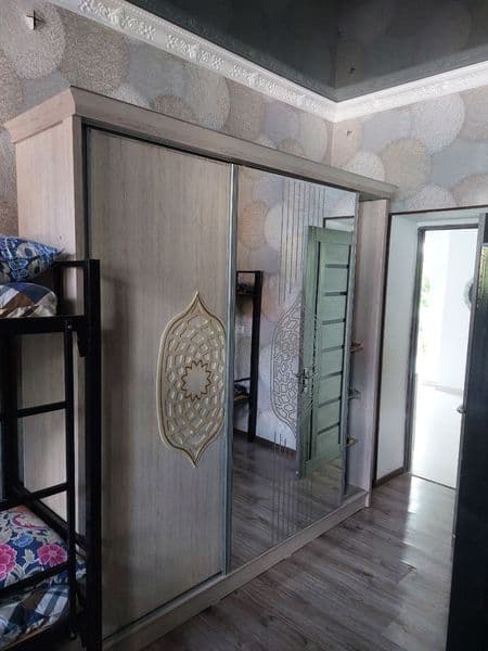 Qizlarga kvartira mirobod tumanida temir yol institutini old