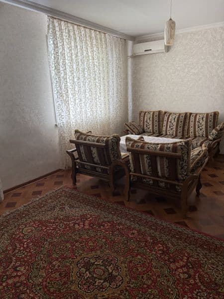 Академ городок <br />
3 ком <br />
2 этаж <br />
5 этажный д