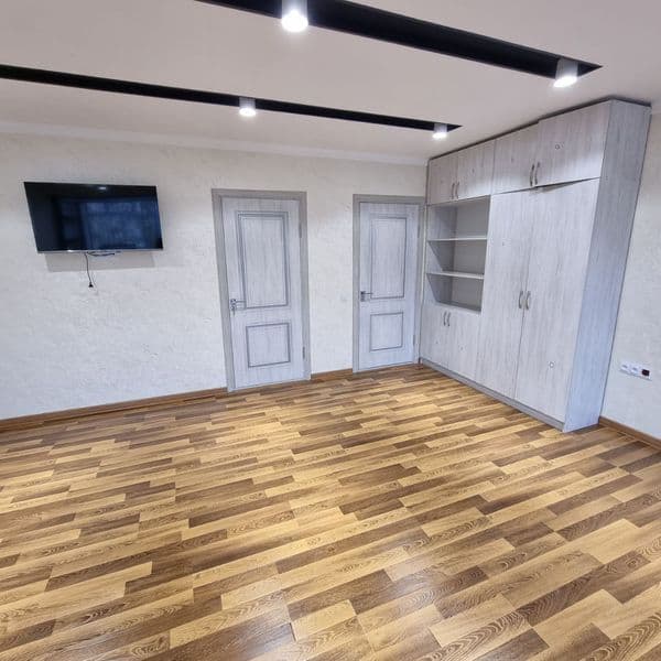 50 кв 9 этажка под офис 1 комната с ремонтом санузел