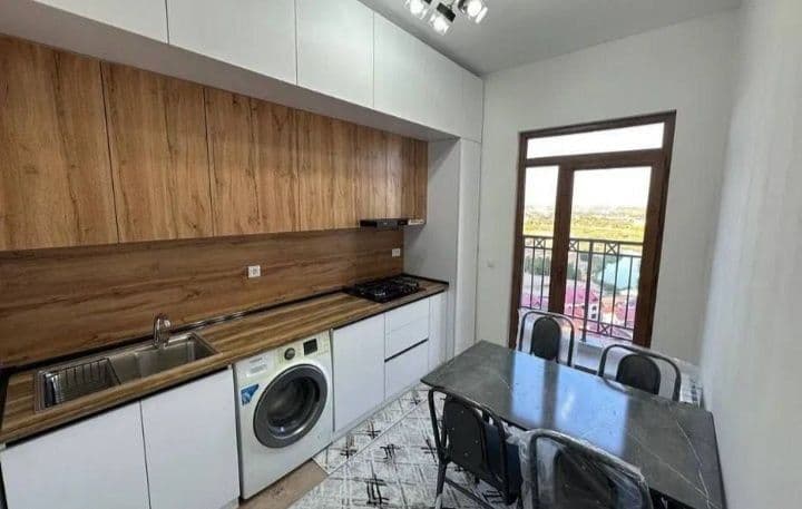 Chilonzor tumani Mirzo -Ulugʻbek metro yaqin joyda <br />
1 