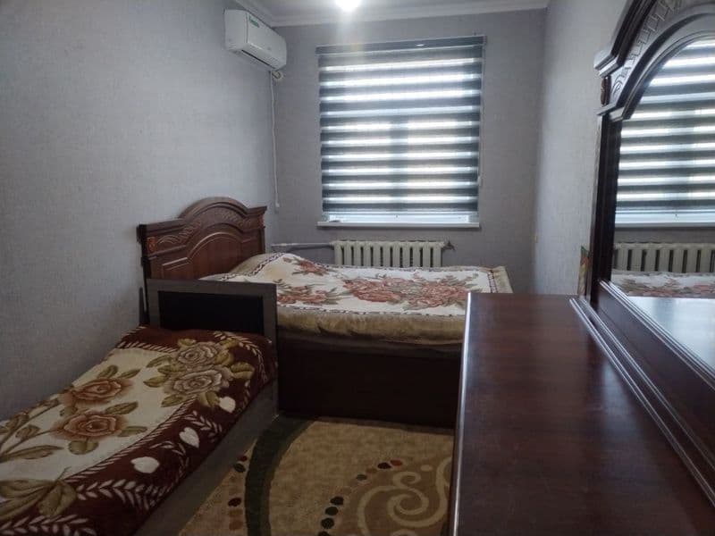 Сдается квартира 2/4/4 - 48 м^2<br />
<br />
Базарчик, Famil