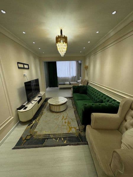 Район: Мирзо-Улугбекский<br />
<br />
Комнат: 3<br />
Этаж: 