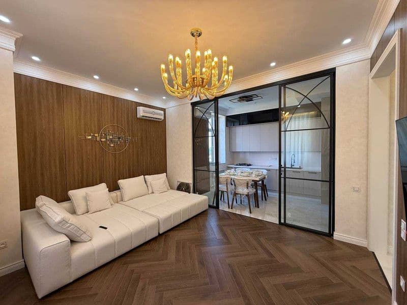 Жилой комплекс:  Kazahstan<br />
Комнат: 3<br />
Этаж: 2<br 