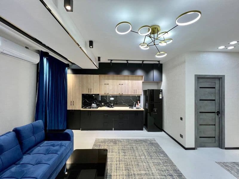 Отличное расположение дома - всё рядом - много магазинов, Це — фото 2