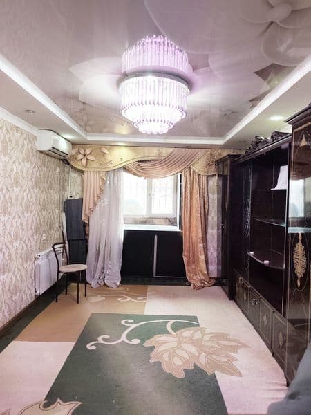 1хона 3 етажда 5 етажли дом. <br />
Хамма шарроитлари бор. <