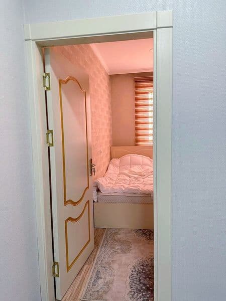 Себзор туманида, Нурафшон Тожинисо Тойхонаси олдида квартира