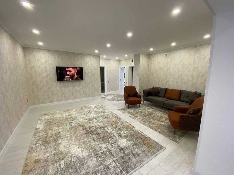 Сдаётся новая  квартира  <br />
Ориентир - улица  Итикбол Фр