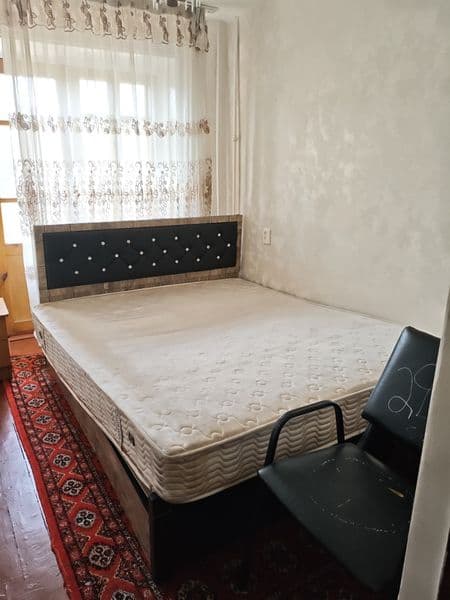 Квартира на Максим горьком прямо у метро и кафе Look. Нет то