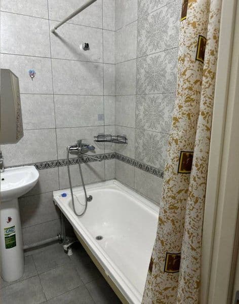 Arenda Qorasaroy Golden hous<br />
1 xona pustoy kuxnya bor  — фото 5