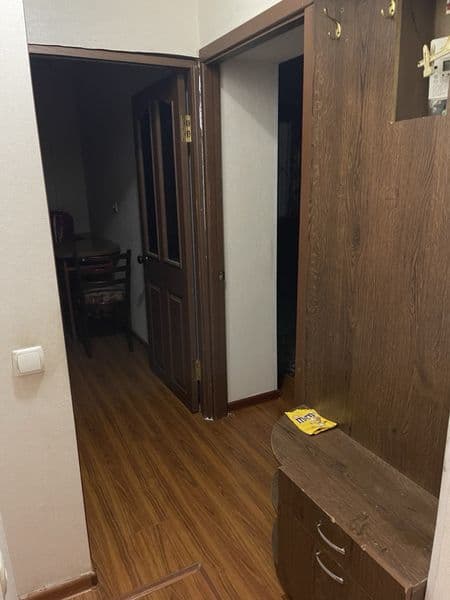 Maksim Gorkiy metro oldida boz bozor yaqinida 1 xonali uy sh