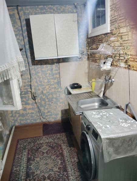 Сдается на спутнике8 1ком 1этаж 2этажки с мебелью с удобства