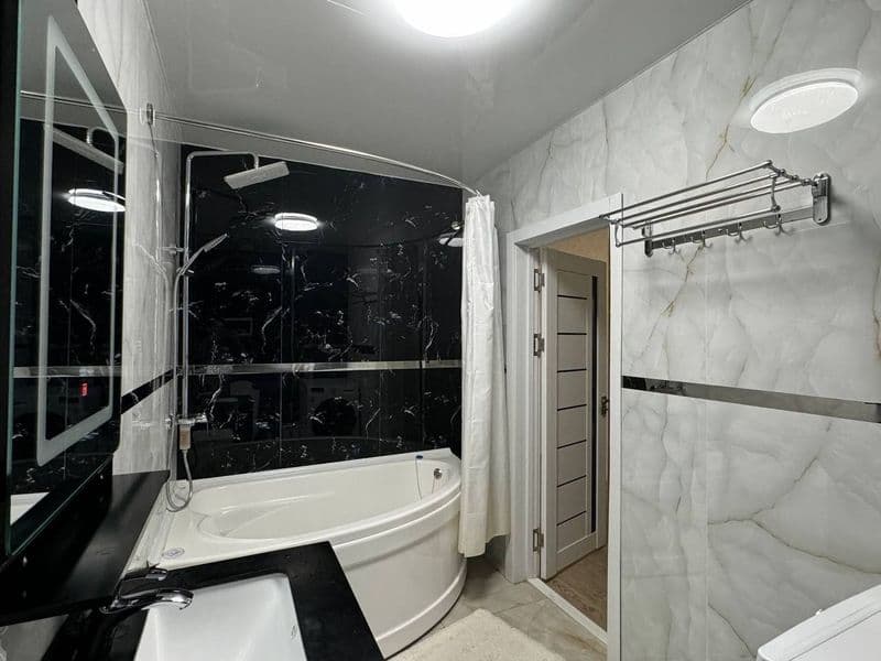 Площадь: 66м² <br />
Комнат: 3 <br />
Этаж: 4 /Этажность:7 < — фото 3