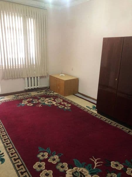 1хона 2 килинган 2 етажда 4 етажли<br />
Шароитлари бор. <br