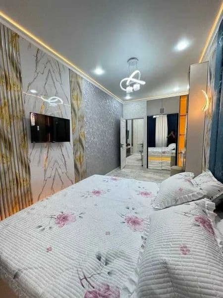 Olmazor tumani metro vakzal oldida Hamma sharoitlari ichida 