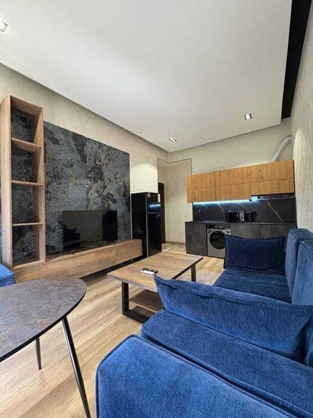 Квартира в центре города, укомплектована мебелью и техникой.