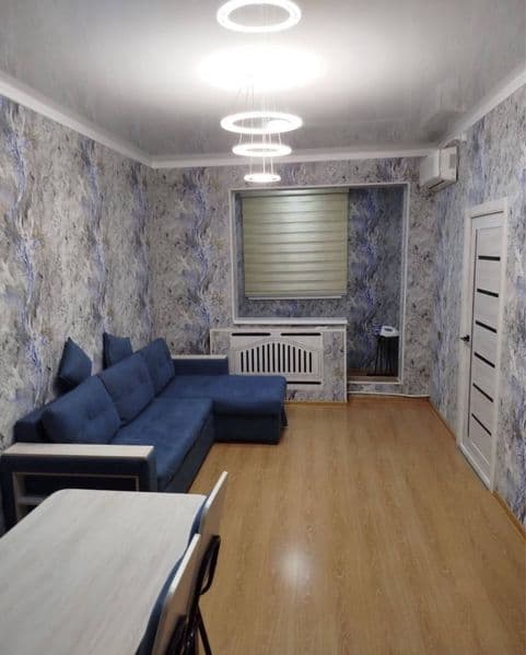 Аренда<br />
2 комнатная <br />
4 этаж<br />
С ремонтом<br /