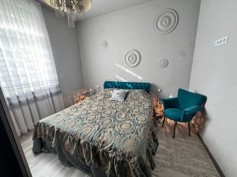 Отличное расположение дома - всё рядом - много магазинов, Це — фото 4