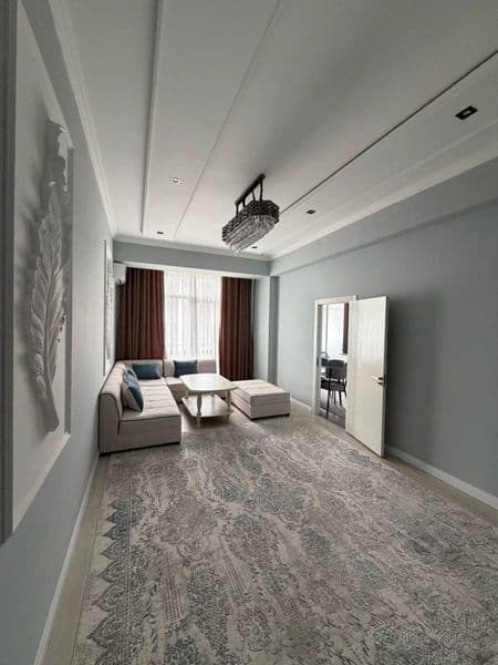 Отличное расположение дома - всё рядом - много магазинов, Це — фото 2